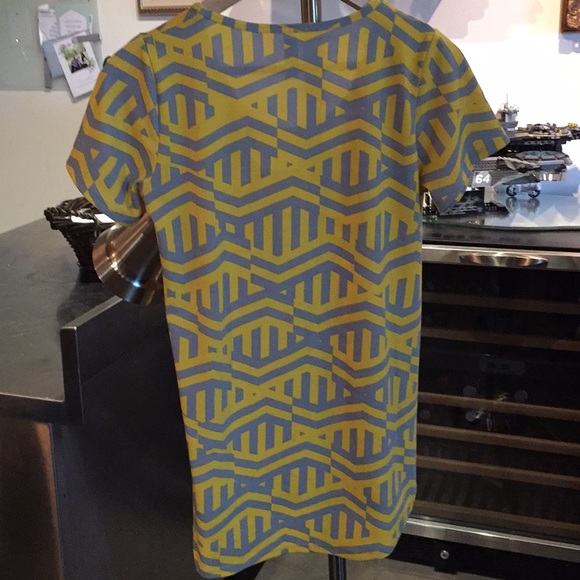 Geometric LulaRoe Top - Picture 4 of 4